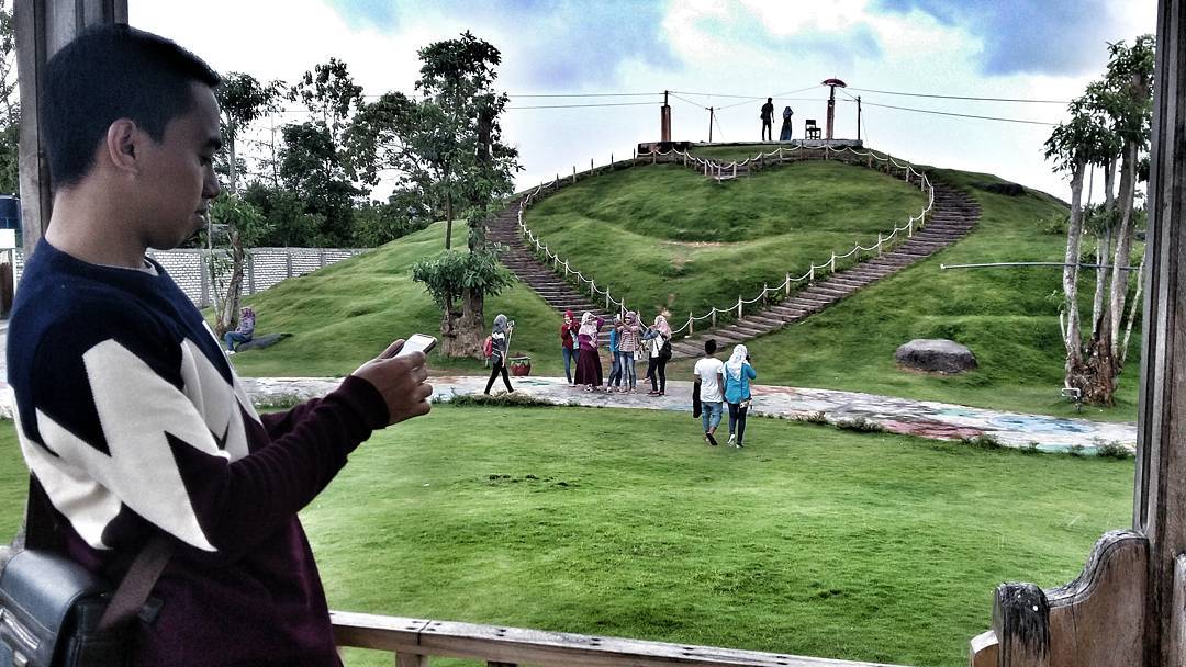 Mengenal Kawasan, Keindahan Bukit, Harga Tiket Masuk, Keindahan Bukit Jaddih, Aneka Wahana Permainan, Rute Menuju Lokasi, Tips Berlibur