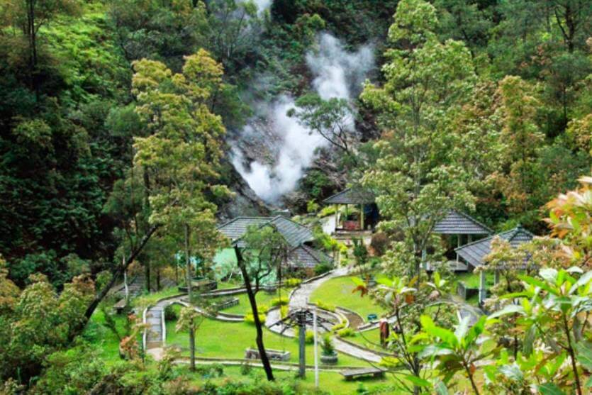 Keindahan Lokasi, Jalan Menuju Lokasi, Jarak Yang Harus Dilalui, Harga Tiket Masuk, Sejarah Singkat 
