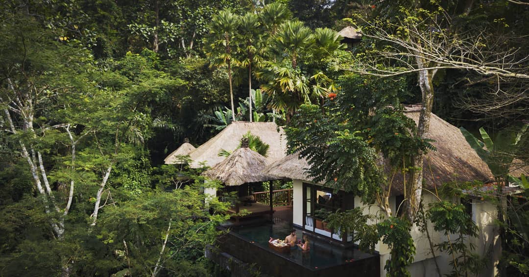 Mengenal Lokasi, Fasilitas Yang Ada, Menikmati Kolam Renang, Kereta Gantung, Villa Terdekat, Aneka Tipe Restoran, Spa Sejenak, Paket Pernikahan, Rute Menuju Lokasi