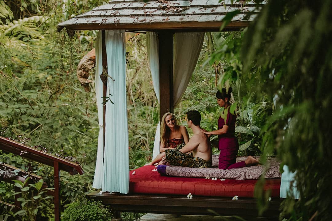 Mengenal Lokasi, Fasilitas Yang Ada, Menikmati Kolam Renang, Kereta Gantung, Villa Terdekat, Aneka Tipe Restoran, Spa Sejenak, Paket Pernikahan, Rute Menuju Lokasi