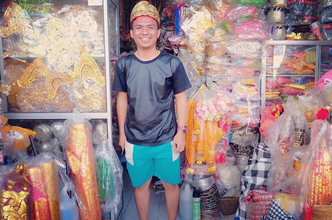 Letak Dimana , Jam Buka, Fasilitas Yang Ada , Barang Yang Dijual, Cara Menawar 