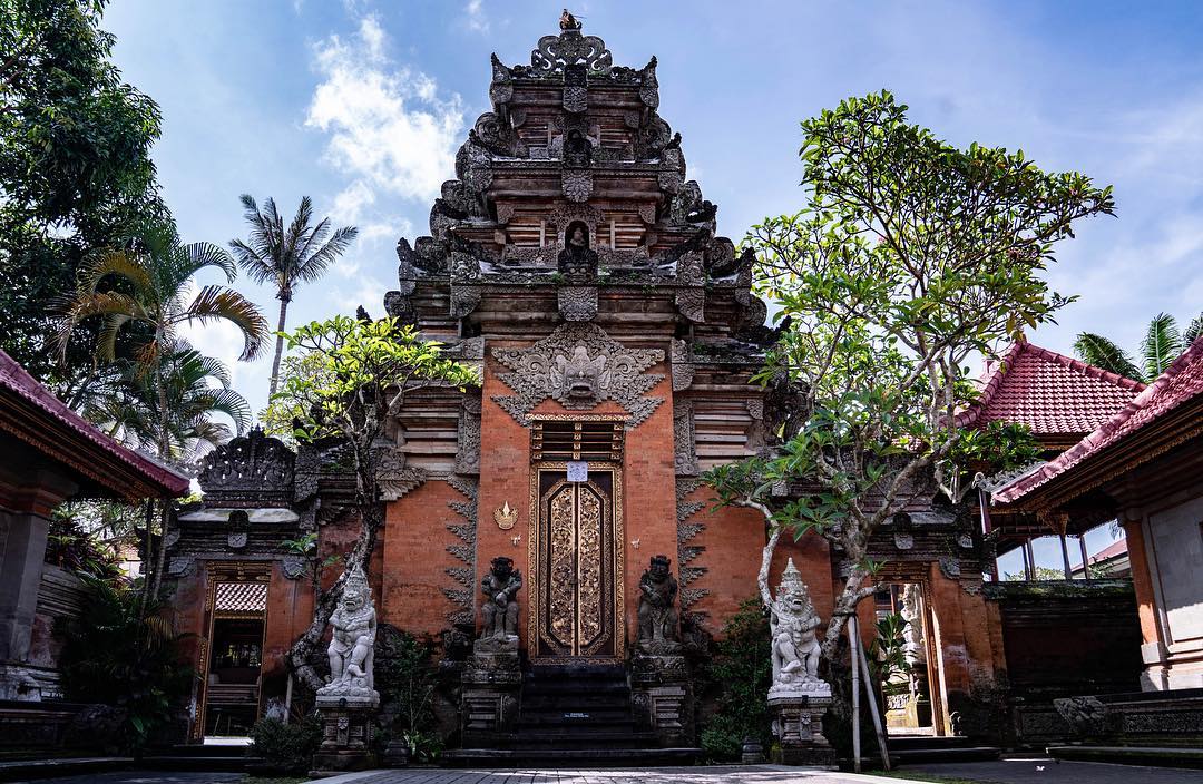 Mengenal Ubud Palace, Letak dan Lokasi, Harga Tiket Masuk, Sejarah Singkat, Sisi Menarik, Aktifitas Menarik, Fasilitas Yang Ada, Tips Berlibur