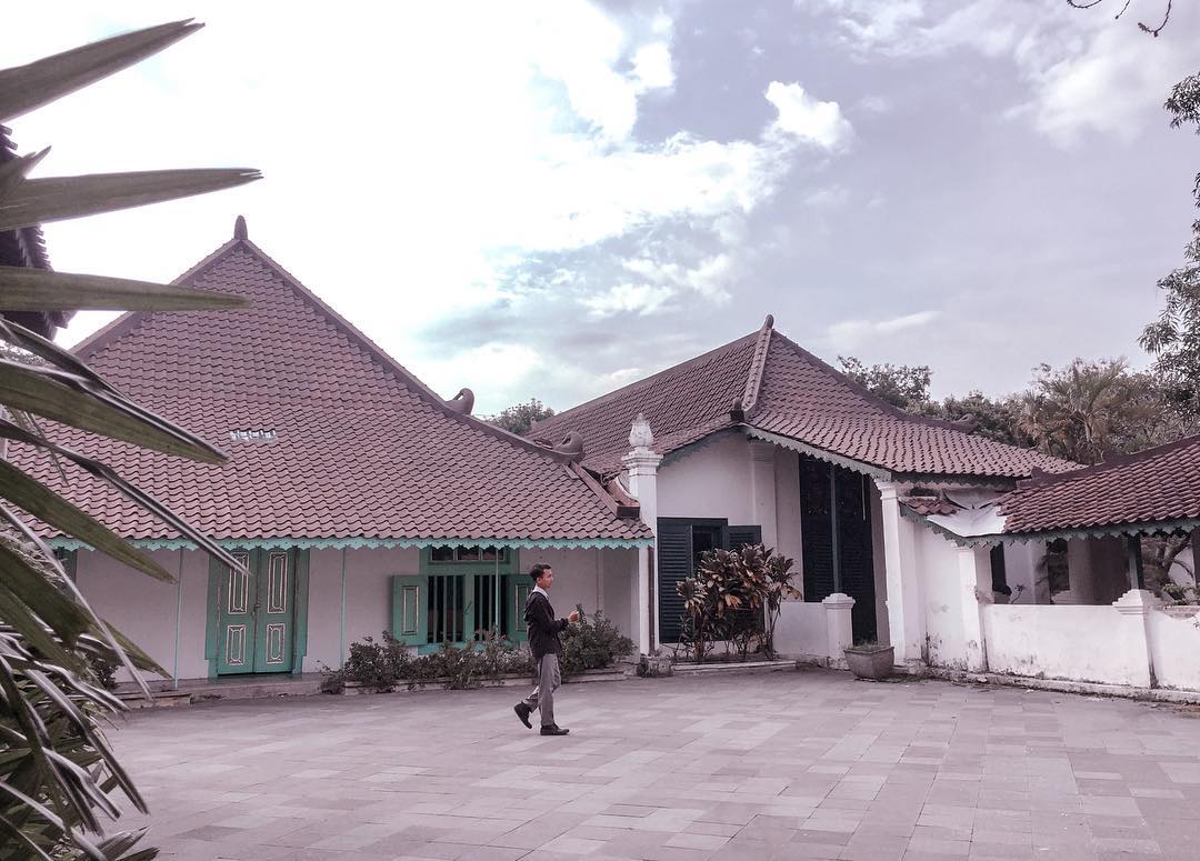 Harga Tiket Masuk, Rute Menuju Lokasi, Sejarah Singkat , Mengenal Keraton , Napak Tilas Sejarah 