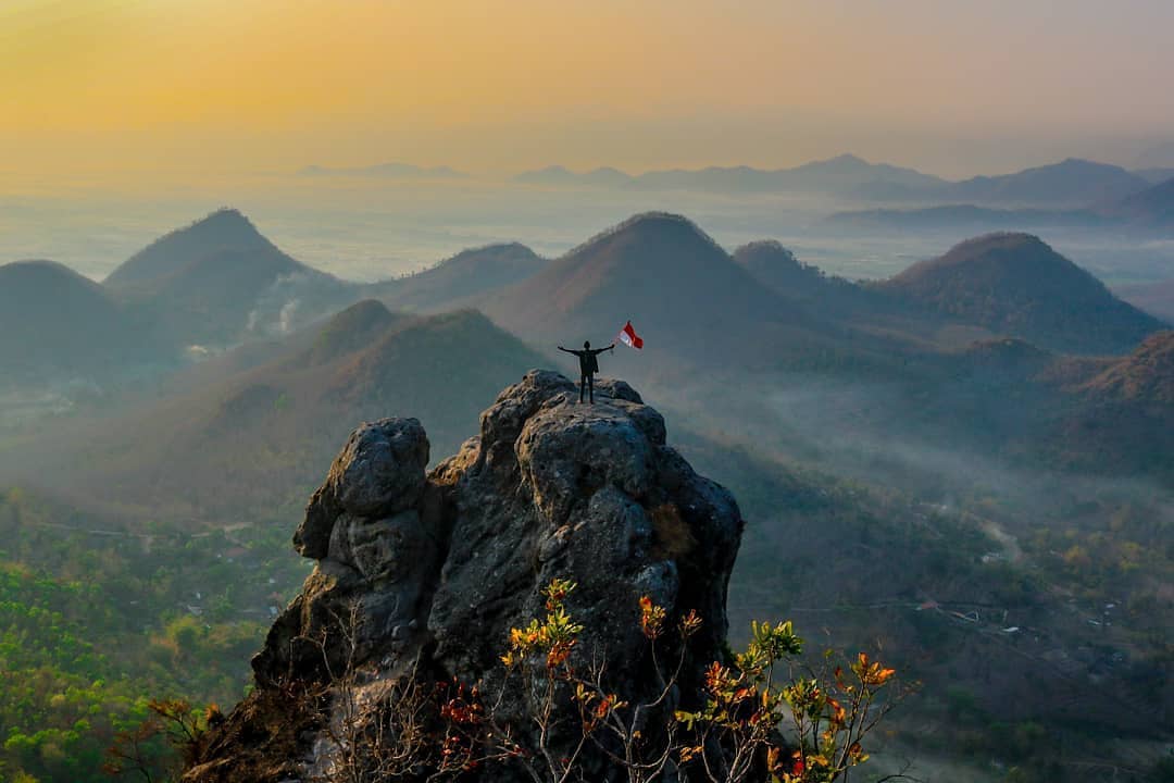 Keindahan Bukit , Rute Menuju Lokasi, Legenda Bukit Cumbri, Asal Usul Sejarah, Tips Travelling 
