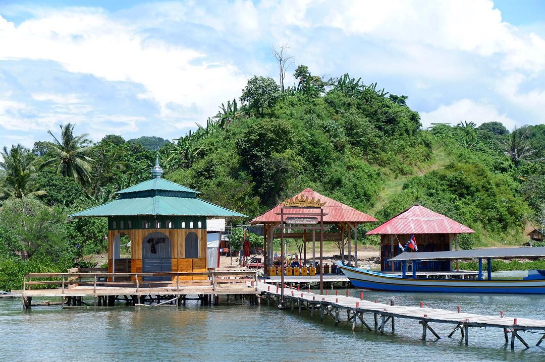 Secuil Kisah, Dimana Lokasi?, Keunikan Pantai, Fasilitas Wisata, Harga Tiket Masuk, Tips Wisata