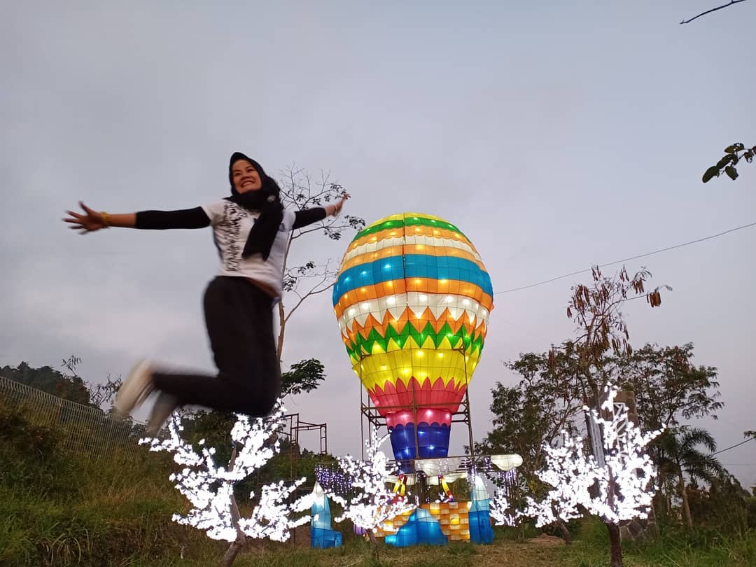 Selayang Pandang, Sekilas Tentang , Gemerlap Cahaya , Harga Tiket Masuk , Fasilitas Yang Ada
