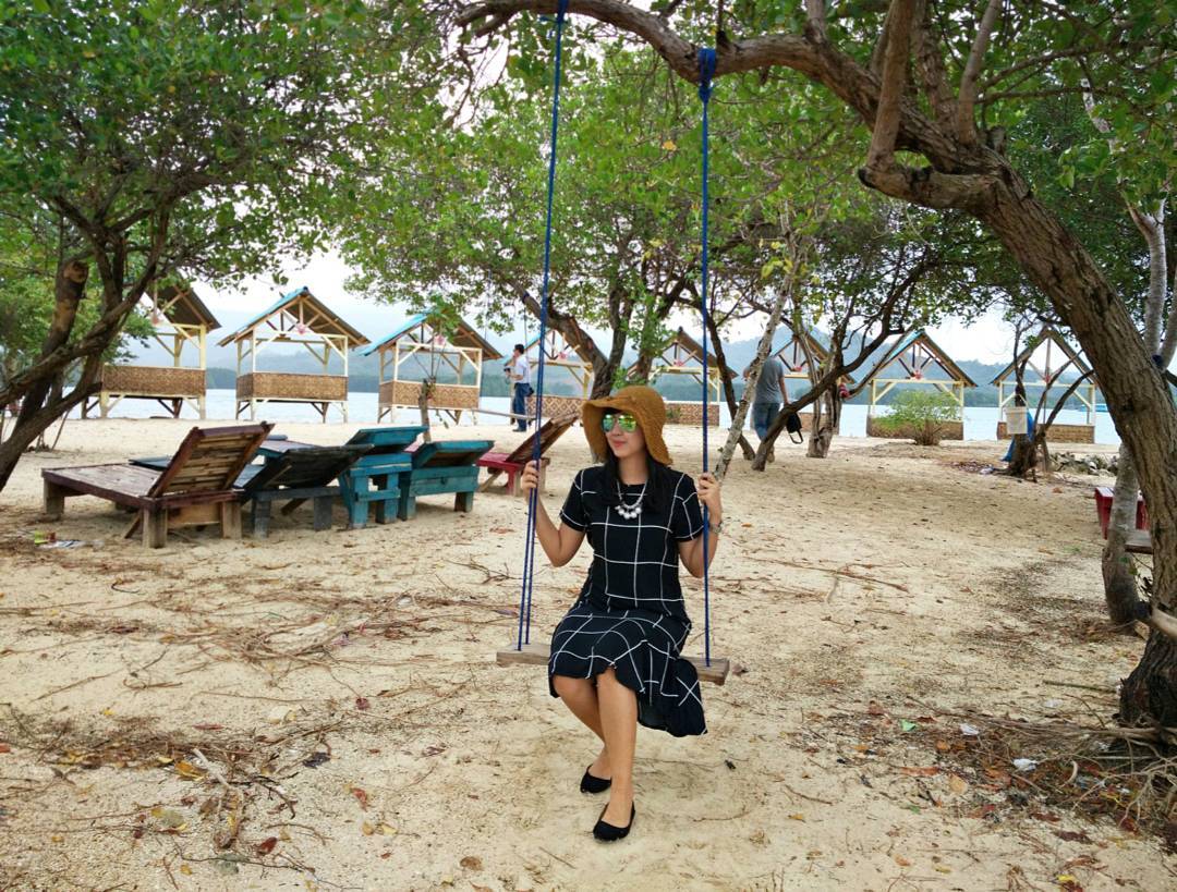 Secuil Kisah, Dimana Lokasi?, Keunikan Pantai, Fasilitas Wisata, Harga Tiket Masuk, Tips Wisata