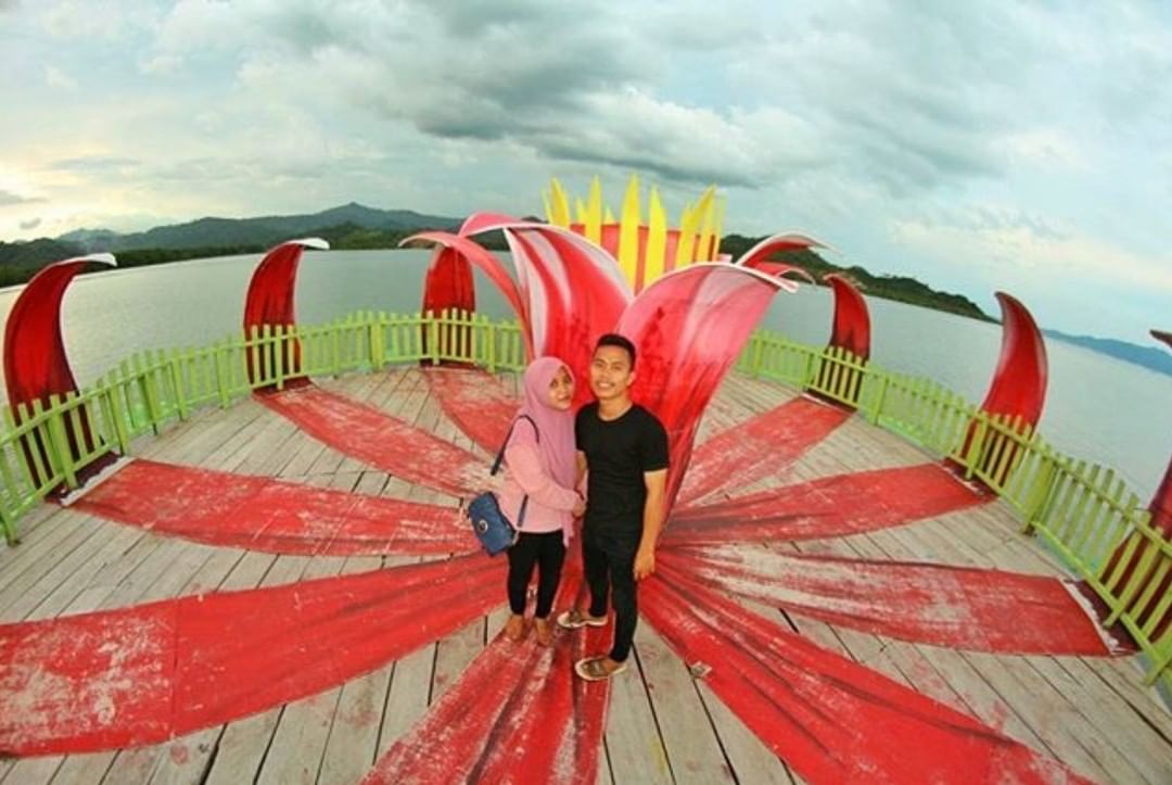 Secuil Kisah, Dimana Lokasi?, Keunikan Pantai, Fasilitas Wisata, Harga Tiket Masuk, Tips Wisata