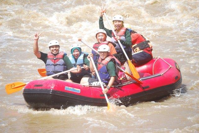 Ada Dua Sungai , Bersih dan Aman , 3 Pilihan Jarak, Banyak Agen Wisata , Harga Paket Rafting , Paket Rafting dan Paintball , Paket 2D1N Hingga 3D1N 