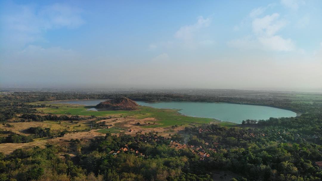 6. Cirebon Waterland Ade Irma Suryani, 7. Pemandian Cibulan, 8. Banyu Panas Palimanan , 9. Apita Waterboom, 10. Jempol Waterpark, 11. Taman Wisata Siwalk