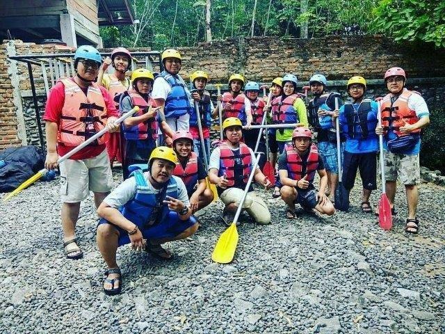 Ada Dua Sungai , Bersih dan Aman , 3 Pilihan Jarak, Banyak Agen Wisata , Harga Paket Rafting , Paket Rafting dan Paintball , Paket 2D1N Hingga 3D1N 