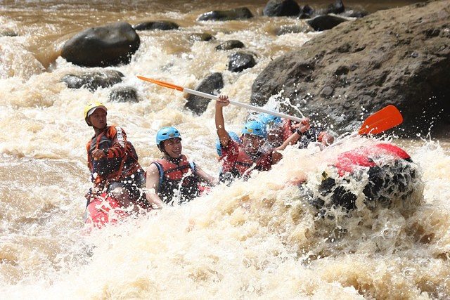 Ada Dua Sungai , Bersih dan Aman , 3 Pilihan Jarak, Banyak Agen Wisata , Harga Paket Rafting , Paket Rafting dan Paintball , Paket 2D1N Hingga 3D1N 