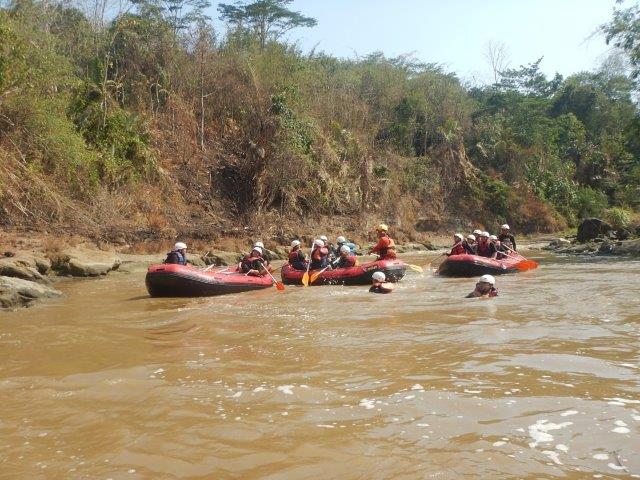 Ada Dua Sungai , Bersih dan Aman , 3 Pilihan Jarak, Banyak Agen Wisata , Harga Paket Rafting , Paket Rafting dan Paintball , Paket 2D1N Hingga 3D1N 