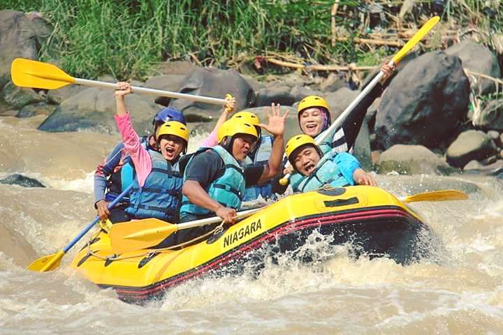 Ada Dua Sungai , Bersih dan Aman , 3 Pilihan Jarak, Banyak Agen Wisata , Harga Paket Rafting , Paket Rafting dan Paintball , Paket 2D1N Hingga 3D1N 