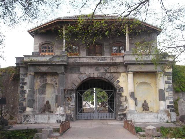22. Kebun Strawberry Karanganyar, 23. Benteng Vastenburg Fort, 24. Ngarsopuro Night Market Solo, 25. Keraton Surakarta, 26. Kebun Binatang Taru Jurug,  27. Waduk Gajah Mungkur, 28. Pura Mangkunegaran, 29. Vihara Dharma Sundara, 30. Cagar Budaya Prasasti Plumpungan
