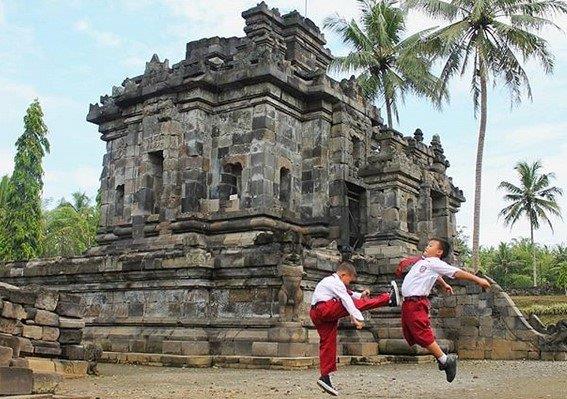 Sejarah Singkat, Struktur Candi , Penemuan Bersejarah , Keunikan Candi , Rute Menuju Lokasi , Harga Tiket Masuk, Plaosan dan Prambanan