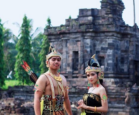 Sejarah Singkat, Struktur Candi , Penemuan Bersejarah , Keunikan Candi , Rute Menuju Lokasi , Harga Tiket Masuk, Plaosan dan Prambanan