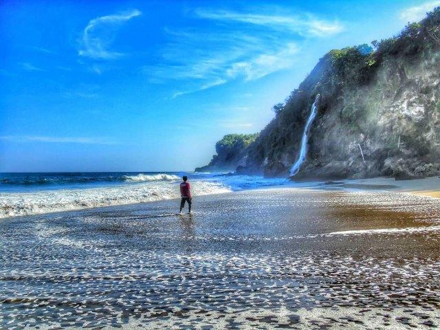 13. Pantai Umbul Waru, yang dekat dari Kediri, 14. Pantai Peh Pulo, 15. Candi Surawana, 16. Candi Tegowangi, 17. Candi Setono Gedong, 18. Museum Fotografi, 19. Museum Airlangga, 20. Monumen Kediri Syu