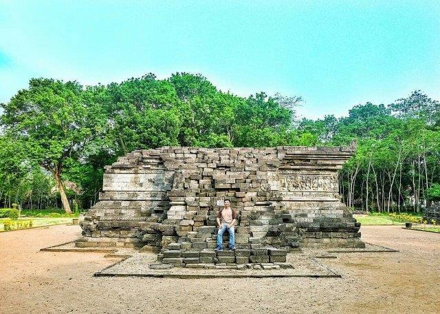 13. Pantai Umbul Waru, yang dekat dari Kediri, 14. Pantai Peh Pulo, 15. Candi Surawana, 16. Candi Tegowangi, 17. Candi Setono Gedong, 18. Museum Fotografi, 19. Museum Airlangga, 20. Monumen Kediri Syu