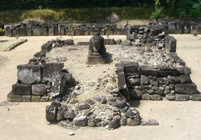 Aset Sejarah, Bangunan Candi , Sejarah Singkat, Terjemahan Isi Prasasti Canggal, Lokasi Dimana 