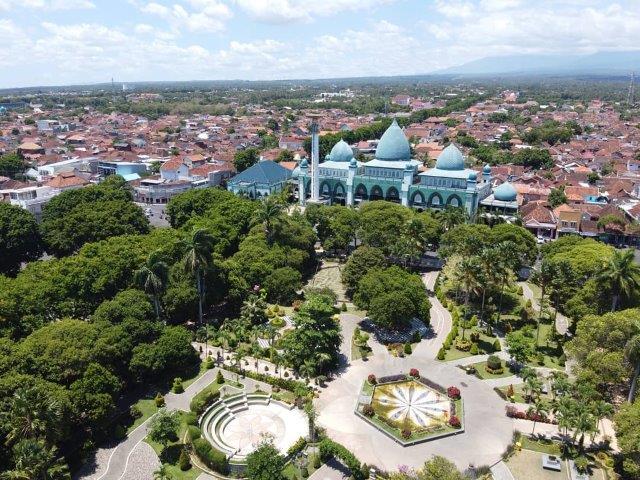 Desain Yang Keren, Asal Usul Sejarah, Replika Piala Adipura, Legenda Sritanjung, Fasilitas Yang Ada, Lokasi Strategis, Suasana Malam 