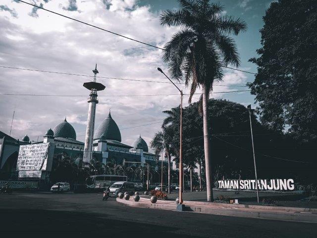 Desain Yang Keren, Asal Usul Sejarah, Replika Piala Adipura, Legenda Sritanjung, Fasilitas Yang Ada, Lokasi Strategis, Suasana Malam 