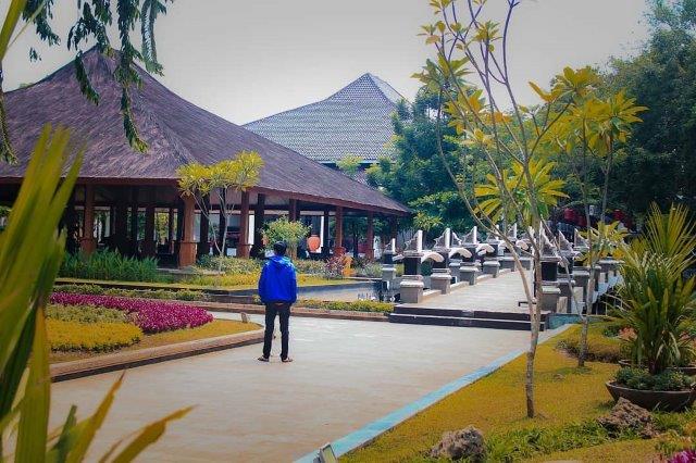 Menilik Lokasi, Alat Transportasi, Sisi Menarik, Fasilitas Lengkap, Tips Berlibur