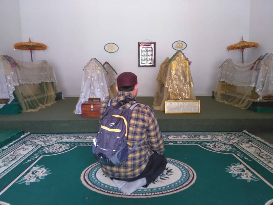 Latar Belakang , Sejarah Legenda , Cungkup Khusus, Bangunan Lama, Cara Ke Lokasi , Salah Satu Dokumentasi 