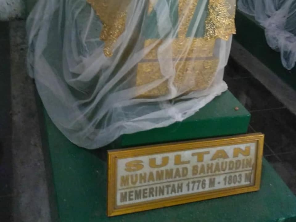 Latar Belakang , Sejarah Legenda , Cungkup Khusus, Bangunan Lama, Cara Ke Lokasi , Salah Satu Dokumentasi 