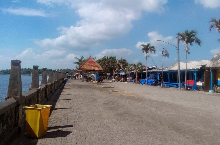 1. Teluk Hijau, 2. Watu Dodol, 3. Pantai Boom, 4. Desa Osing, 5. Air Terjun Lider, 6. Pantai Plengkung, 7. Pantai Sukamade, 8. Kawah Ijen, 9. Pulau Merah, 10. Alas Purwo, 11. Teluk Biru, 12. Hutan Pinus Songgon, 13. Air Terjun Tirto Kemanten, 14. Wedi Ireng, 15. Pantai Blimbingsari, 16. Umbul Bening, 17. Pantai Rajegwesi, 18. Mirah Fantasia, 19. Taman Blambangan, 20. Pantai Bangsring, 21. Air Terjun Jagir, 22. Pura Agung Blambangan, 23. Waduk Sidodadi Glenmore, 24. Rowo Bayu, 25. X-Badeng Adenture, 26. Mangrove Bedul Ecotourism, 27. Pantai Mustika Pancer, 28. Taman Sritanjung, 29. Rowo Biru, 30. Pemandian Tamansuruh, 31. Kawah Bulan Sabit, 32. Taman Sayu Wiwit, 33. Pantai Trianggulasi, 34. Pulau Tabuhan, 35. Taman Nasional Baluran, 36. Savana Sadengan, 37. Parangkursi, 38. Air Terjun Selendang Arum, 39. Pantai Grajagan, 40. Jawatan Benculuk
