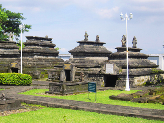 29. Museum Balla Lompoa, 30. Fort Rotterdam, 31. Museum La Galigo, 32. Taman Macan, 33. Taman Maccini Sombala, 34. Monumen Korban 40.000 Jiwa, 35. Museum Kota Makassar, 36. Kompleks Makam Raja-Raja Tallo, 37. Tugu Adipura Anjungan, 38. Taman Nasional Bantimurung, 39. Air Terjun Bantimurung, 40. Air Terjun Takapala