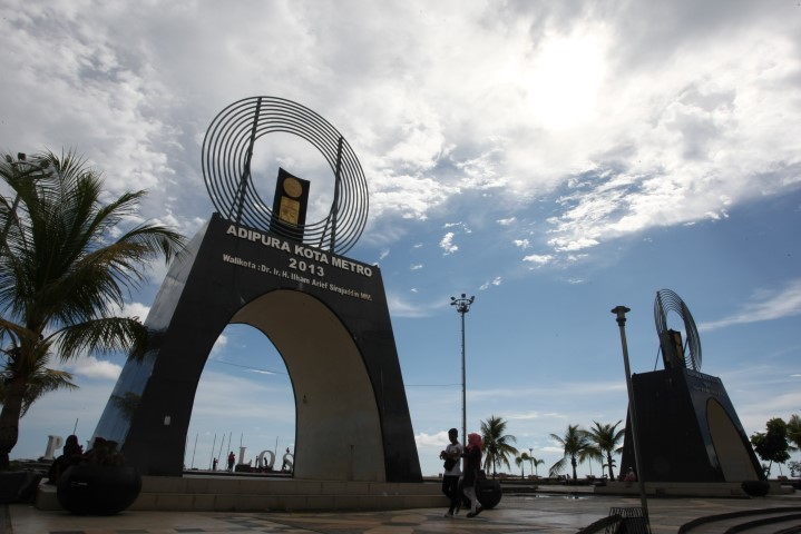 29. Museum Balla Lompoa, 30. Fort Rotterdam, 31. Museum La Galigo, 32. Taman Macan, 33. Taman Maccini Sombala, 34. Monumen Korban 40.000 Jiwa, 35. Museum Kota Makassar, 36. Kompleks Makam Raja-Raja Tallo, 37. Tugu Adipura Anjungan, 38. Taman Nasional Bantimurung, 39. Air Terjun Bantimurung, 40. Air Terjun Takapala