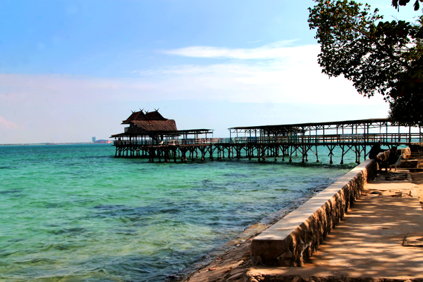 16. Pulau Gusung, 17. Pantai Losari, 18. Pulau Samalona, 19. Pulau Kayangan, 20. Pantai Kuri Indah, 21. Pantai Akkarena, 22. Pulau Lae-Lae, 23. Tanjung Bira, 24. Taman Laut Takabonerate, 25. Pulau Dutungan, 26. Pulau Bulupoloe, 27. Pulau Kodingareng Keke, 28. Pulau Kapoposang