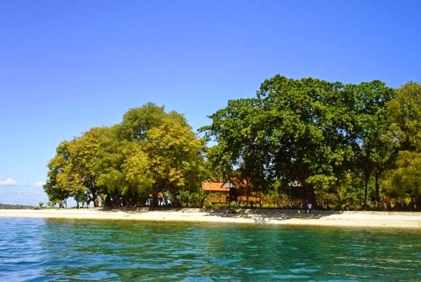 16. Pulau Gusung, 17. Pantai Losari, 18. Pulau Samalona, 19. Pulau Kayangan, 20. Pantai Kuri Indah, 21. Pantai Akkarena, 22. Pulau Lae-Lae, 23. Tanjung Bira, 24. Taman Laut Takabonerate, 25. Pulau Dutungan, 26. Pulau Bulupoloe, 27. Pulau Kodingareng Keke, 28. Pulau Kapoposang