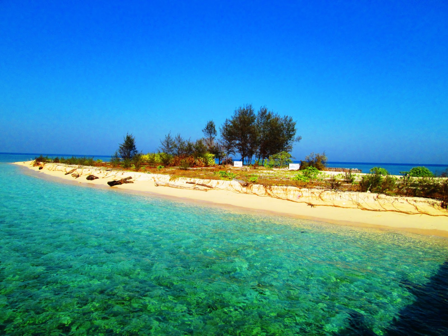 16. Pulau Gusung, 17. Pantai Losari, 18. Pulau Samalona, 19. Pulau Kayangan, 20. Pantai Kuri Indah, 21. Pantai Akkarena, 22. Pulau Lae-Lae, 23. Tanjung Bira, 24. Taman Laut Takabonerate, 25. Pulau Dutungan, 26. Pulau Bulupoloe, 27. Pulau Kodingareng Keke, 28. Pulau Kapoposang