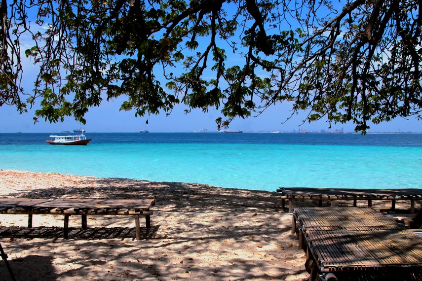 16. Pulau Gusung, 17. Pantai Losari, 18. Pulau Samalona, 19. Pulau Kayangan, 20. Pantai Kuri Indah, 21. Pantai Akkarena, 22. Pulau Lae-Lae, 23. Tanjung Bira, 24. Taman Laut Takabonerate, 25. Pulau Dutungan, 26. Pulau Bulupoloe, 27. Pulau Kodingareng Keke, 28. Pulau Kapoposang