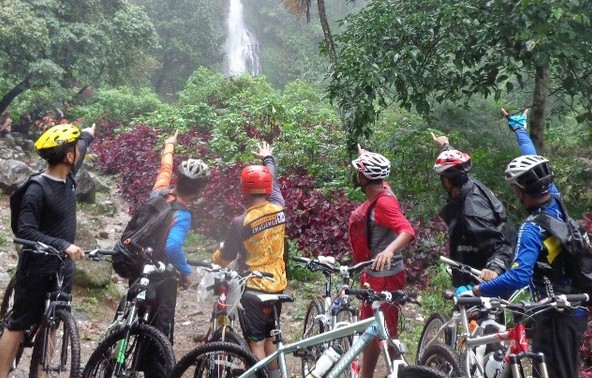 Objek Menawan, Wisata Curug Cijalu, Tips Saat Disana, Harga Tiket Masuk, Rute Menuju Lokasi 