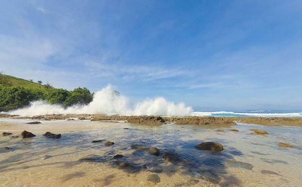 Cerita Misteri , Daya Tarik , Yang Bisa Dilakukan, Menyebrangi Jembatan, Cara Menuju Pantai