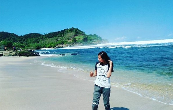 Cerita Misteri , Daya Tarik , Yang Bisa Dilakukan, Menyebrangi Jembatan, Cara Menuju Pantai
