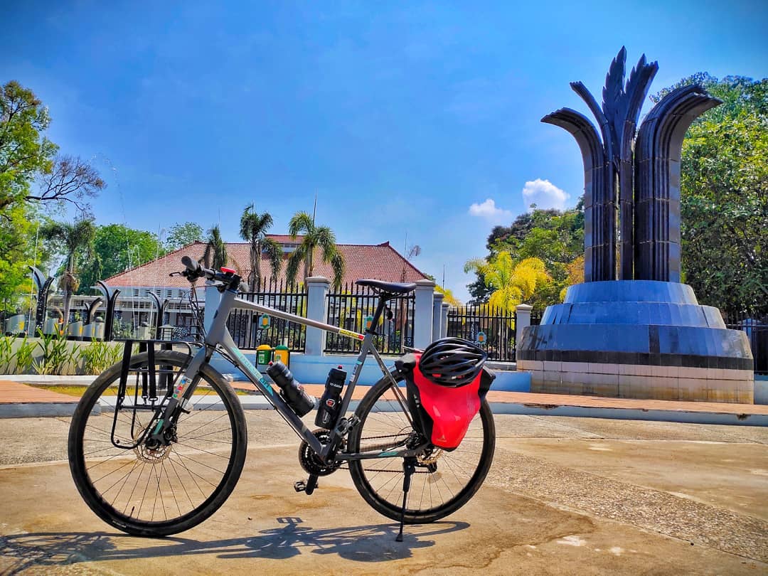 Wisma Karya Subang, Sejarah Singkat, Daya Tarik, Sebuah Lukisan, Koleksi di Dalam