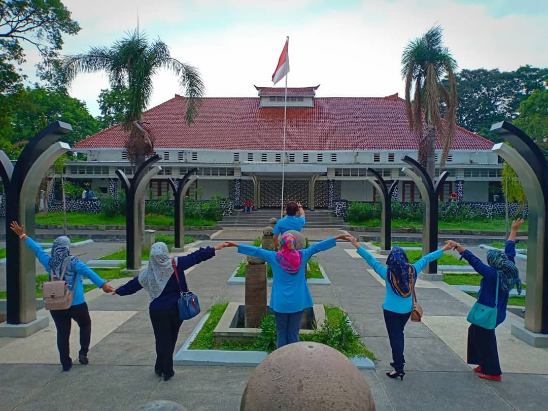 Wisma Karya Subang, Sejarah Singkat, Daya Tarik, Sebuah Lukisan, Koleksi di Dalam