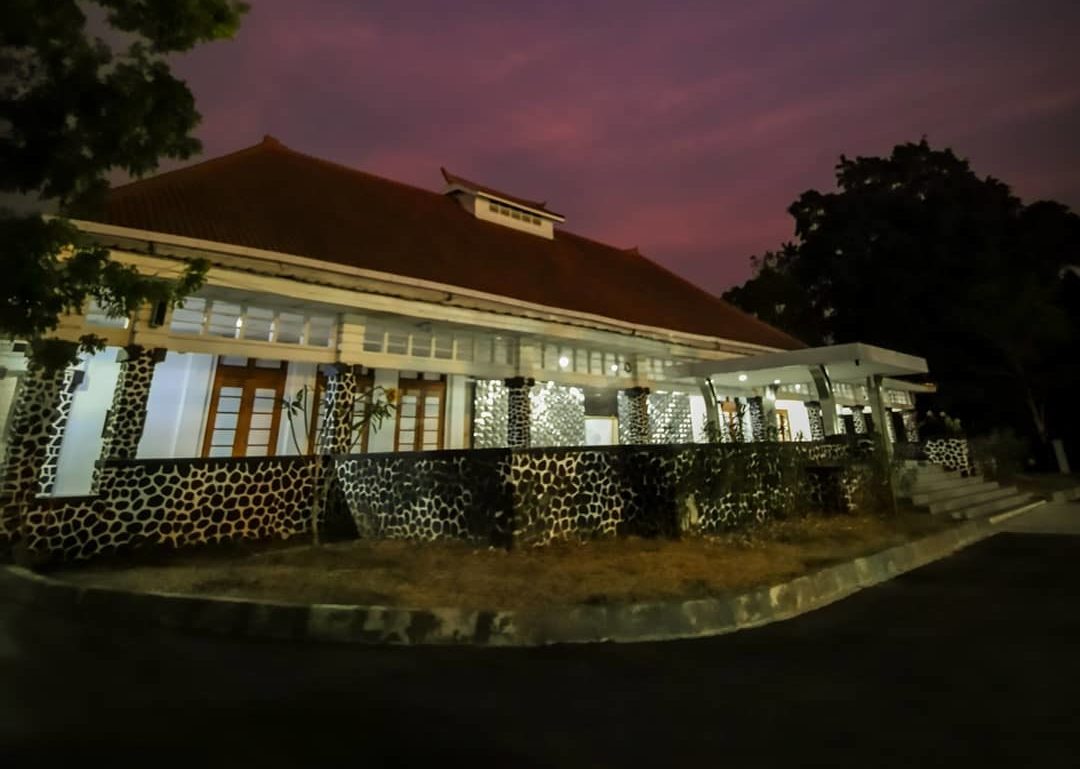 Wisma Karya Subang, Sejarah Singkat, Daya Tarik, Sebuah Lukisan, Koleksi di Dalam