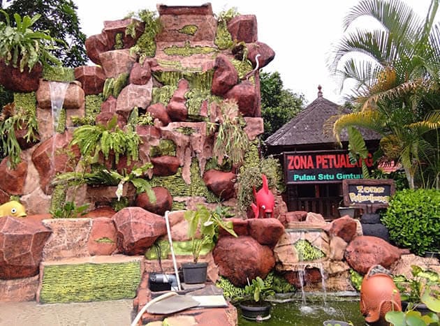 Wahana Menarik , Paket Outbound Situ Gintung, Danau di Taman Situ Gintung, Cerita Mistis 