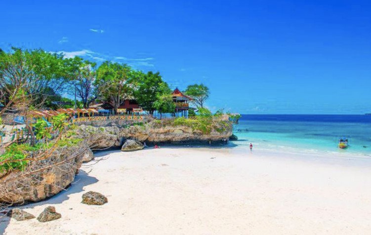 16. Pulau Gusung, 17. Pantai Losari, 18. Pulau Samalona, 19. Pulau Kayangan, 20. Pantai Kuri Indah, 21. Pantai Akkarena, 22. Pulau Lae-Lae, 23. Tanjung Bira, 24. Taman Laut Takabonerate, 25. Pulau Dutungan, 26. Pulau Bulupoloe, 27. Pulau Kodingareng Keke, 28. Pulau Kapoposang