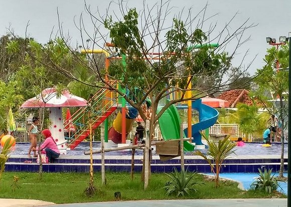 Keseruan di Lokasi , Harga Tiket Masuk, Waterpark Indramayu, Wahana Agung Fantasi Waterpark, HTM Agung Fantasi Waterpark, Kolam Renang Tiga Bintang Firdaus