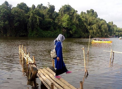 Hal Menarik, Asal Mula , Nusa Larang, Selalu Ramai, Upacara Adat