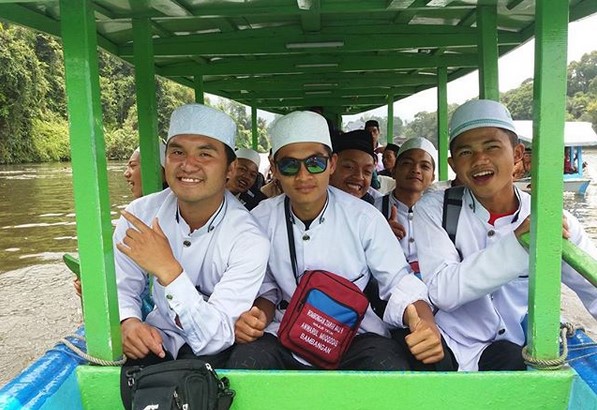 Hal Menarik, Asal Mula , Nusa Larang, Selalu Ramai, Upacara Adat