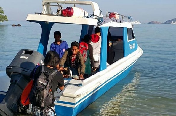 1. Pilihlah waktu dimana orang lain tidak juga sedang liburan, 2. Pilih transportasi untuk ke Labuan Bajo, sesuaikan dengan budget, 3. Pilih penginapan murah dan dekat dengan tempat wisata, 4. Sesampainya di Labuan Bajo, lebih baik sewa motor atau mobil, 5. Jangan lupa kuliner kaki lima gak kalah enak dengan restoran, 6. Kunjungi Pulau Kanawa, 7. Tengok komodo di Taman Nasional Loh Liang, 8. Sewa boat, jangan hanya sendiri, 9. Tutup hari di Pulau Kalong, 10. Jika ingin update media sosial, lebih baik siapkan perdana Telkomsel yang eksis signalnya di sana