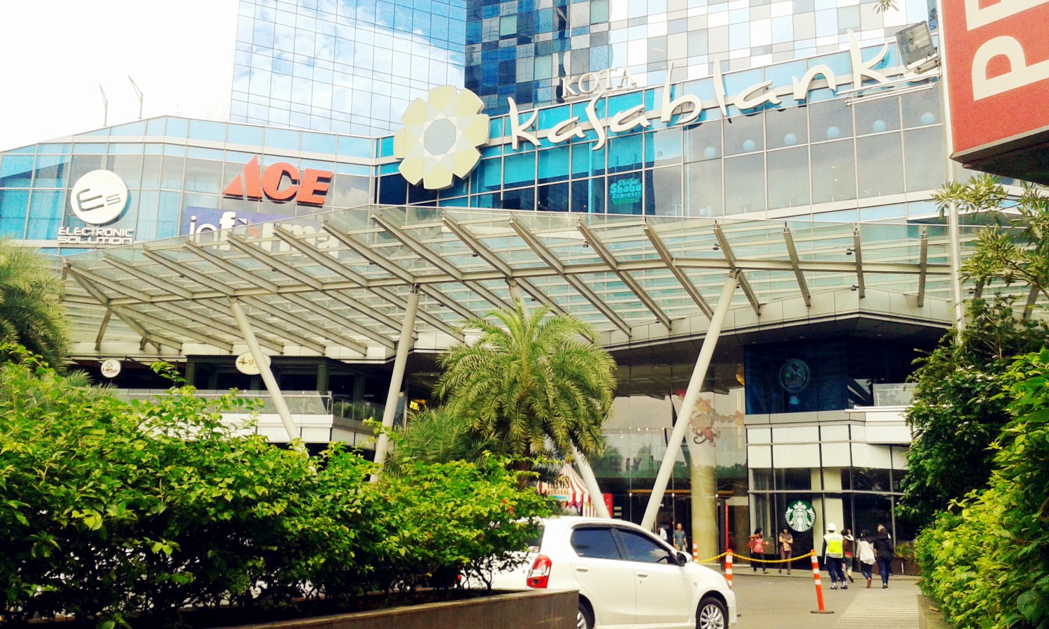 1. Kuningan City Mall, 2. Epiwalk, 3. Setiabudi One, 4. ITC Kuningan, 5. The Bellagio Boutique Mall, 6. Ciputra World, 7. Mall Ambasador Kuningan, 8. Kota Kasablanka, 9. Lotte Shopping Avenue, 10. Plaza Festival Kuningan