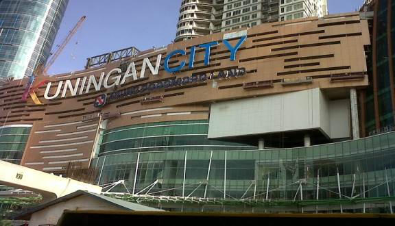 1. Kuningan City Mall, 2. Epiwalk, 3. Setiabudi One, 4. ITC Kuningan, 5. The Bellagio Boutique Mall, 6. Ciputra World, 7. Mall Ambasador Kuningan, 8. Kota Kasablanka, 9. Lotte Shopping Avenue, 10. Plaza Festival Kuningan